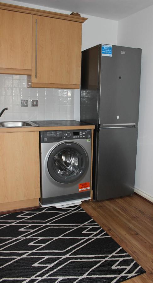 Lovely 2-Bedroom, 1 Bathroom Home, Sleeps 4 London Exterior photo