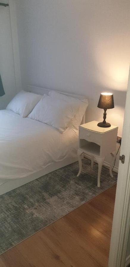 Lovely 2-Bedroom, 1 Bathroom Home, Sleeps 4 London Exterior photo