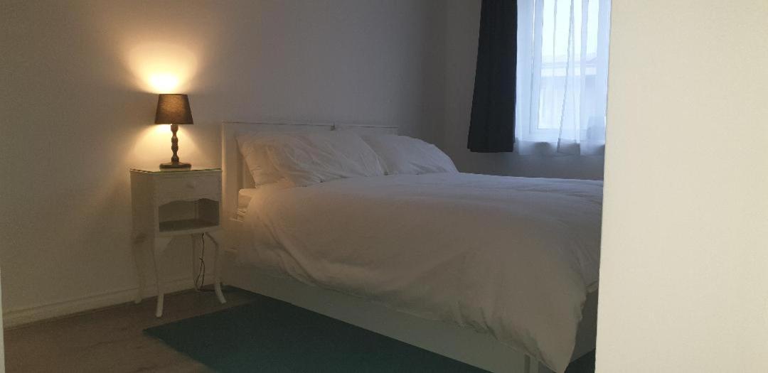 Lovely 2-Bedroom, 1 Bathroom Home, Sleeps 4 London Exterior photo